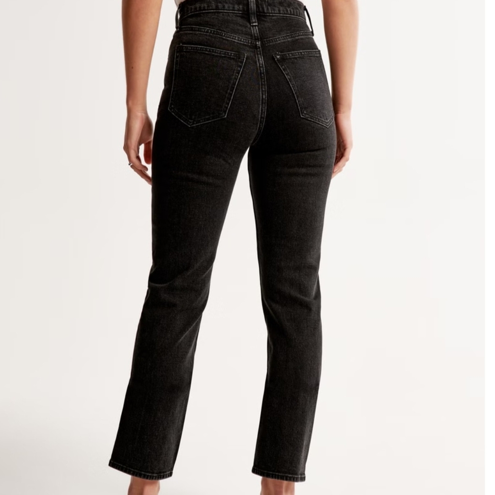 Abercrombie & Fitch Ultra High Rise Ankle Straight Jean